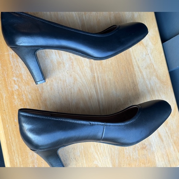 Sofft Black Leather Lana pumps ( Nordstrom) - Picture 6 of 10